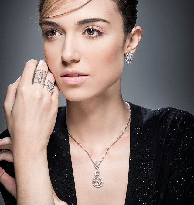 Julia Fagundes for Valiatti